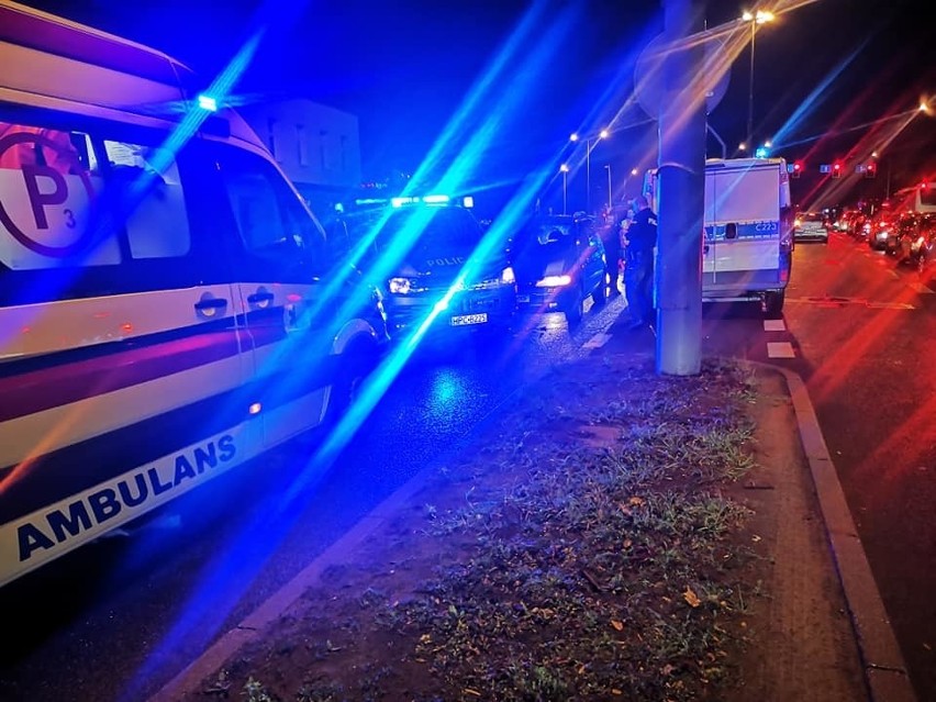 Radiowóz zderzył się osobówką na ulicy Szubińskiej [zdjęcia]