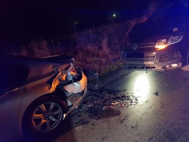 Wczoraj wieczorem (26 listopada), około godziny 19, na drodze powiatowej w miejscowości Witowiczki (gmina Kruszwica) doszło do kolizji.Zderzyły się dwa samochody osobowe marki Volkswagen i BMW. Jak informują strażacy z OSP Witowice, mężczyźni kierujący pojazdami nie zostali poszkodowani.
