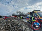 Dramatyczny wypadek w składzie budowlanym koło Tuchowa. Kierowcę samochodu ciężarowego poraził prąd, był reanimowany