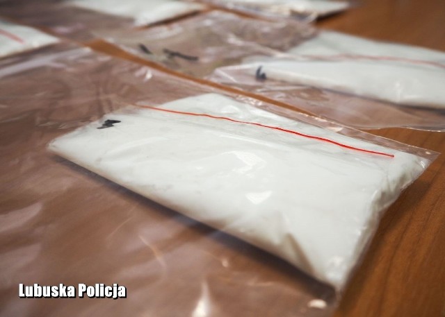 Policjanci z Sulęcin zatrzymali 25-letniego mężczyznę, u którego zabezpieczono ponad ćwierć kilograma amfetaminy