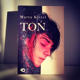 Marta Kisiel zaprasza czytelników w odmęty swojej nowej powieści "Toń". Recenzja przedpremierowa