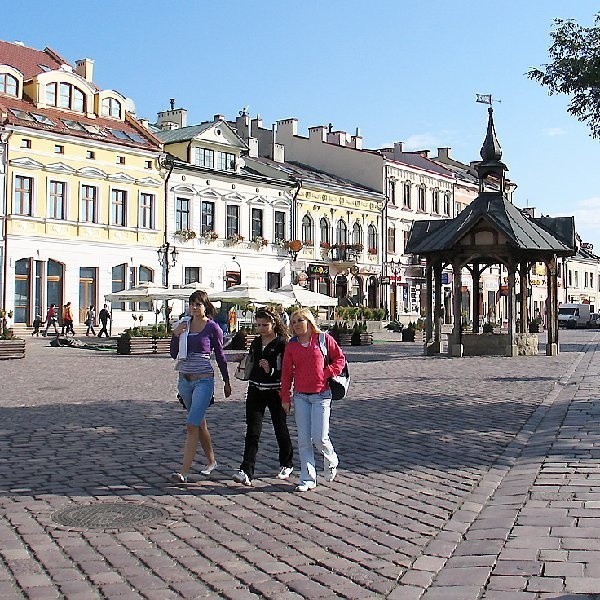 Rzeszów z powodzeniem realizuje projekt instalowania nadajników o niewielkim zasięgu, na które nie potrzeba pozwolenia. Stolica Podkapracia otrzymała od Urzędu Komunikacji Elektronicznej częstotliwość w technologii WiMax, która obejmie zasięgiem całe miasto.