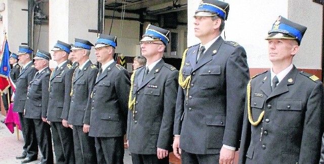 Strażacy zawodowi z Końskich oczekują na wręczenie odznaczeń i awansów na wyższe stopnie
