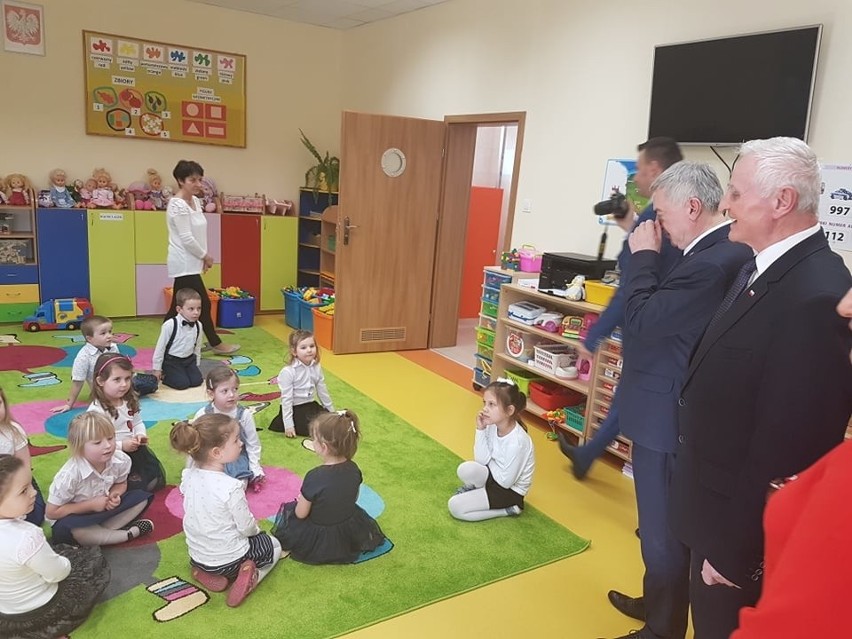 Uroczyście otwarto nowo wybudowany budynek przedszkola w Jurkowicach, w gminie Bogoria [ZDJĘCIA]