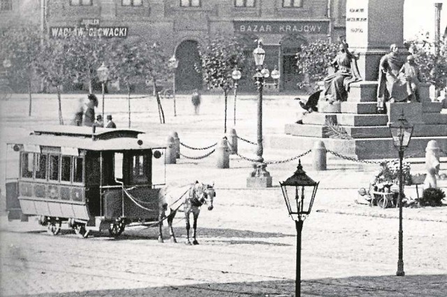 Tramwaj konny był przełomem komunikacyjnym w mieście, ale szybko zaczęły go zastępować pojazdy napędzane elektrycznie
