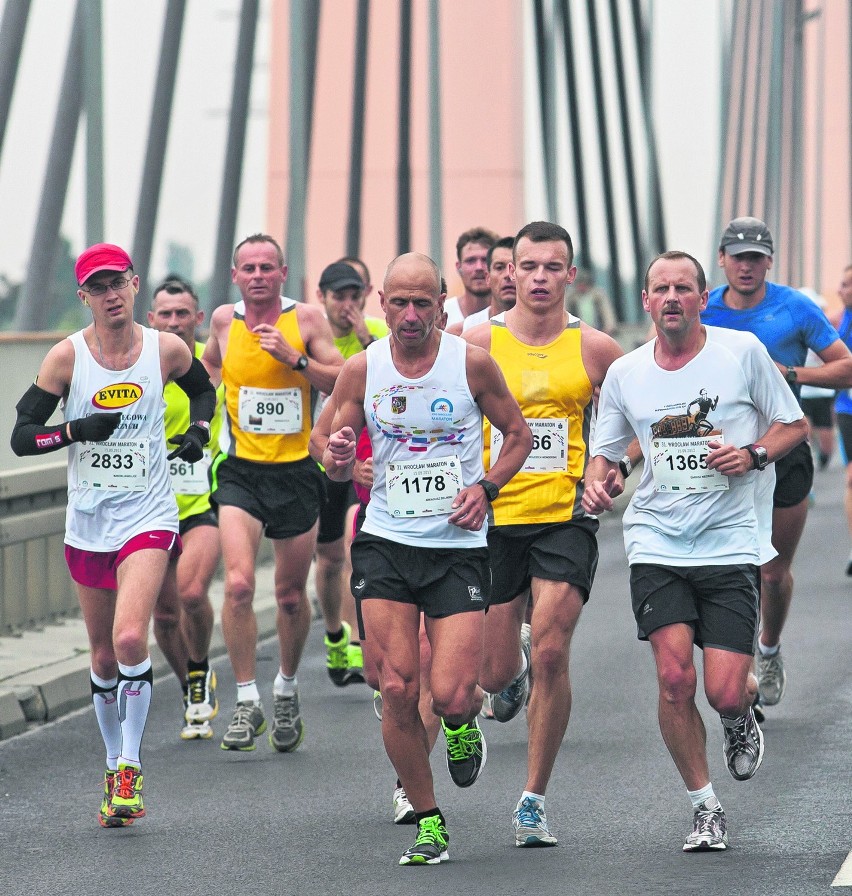 Udział we wrocławskim maratonie to dla wielu biegaczy...