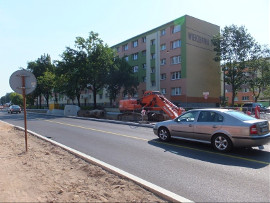 Ul. Wierzbowa. Jedna jezdnia otwarta