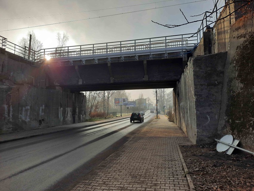 Jeden z dwóch wiaduktów kolejowych na ul. Załęskiej w...