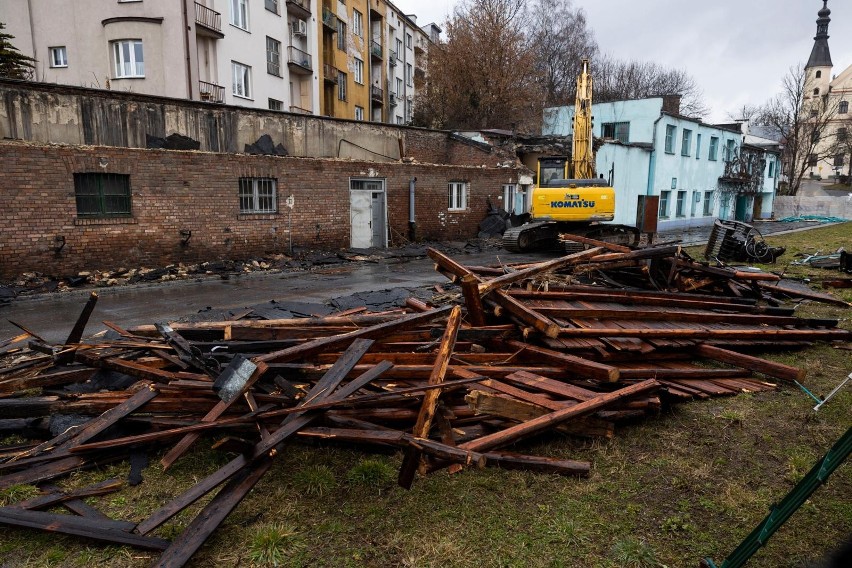 Rozbiórka poszpitalnego budynku na Wesołej w Krakowie wstrzymana przez nadzór budowlany! Mieszkańcy: "mówiliśmy, że to jest samowolka"