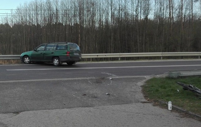 Kierujący pojechał w kierunku Przylepu i dalej do Czerwieńska. Tam na ul. Zielonogórskiej potrącił rowerzystkę. Kobieta z otwartym złamaniem uda została przewieziona do szpitala w Zielonej Górze.