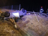 Groźny wypadek na drodze S8 w Jurowcach. Auto w rowie [zdjęcia]