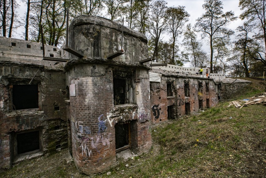 Kraków. Rozpoczął się remont Fortu 48a Mistrzejowice. Prace potrwają trzy lata [ZDJĘCIA]