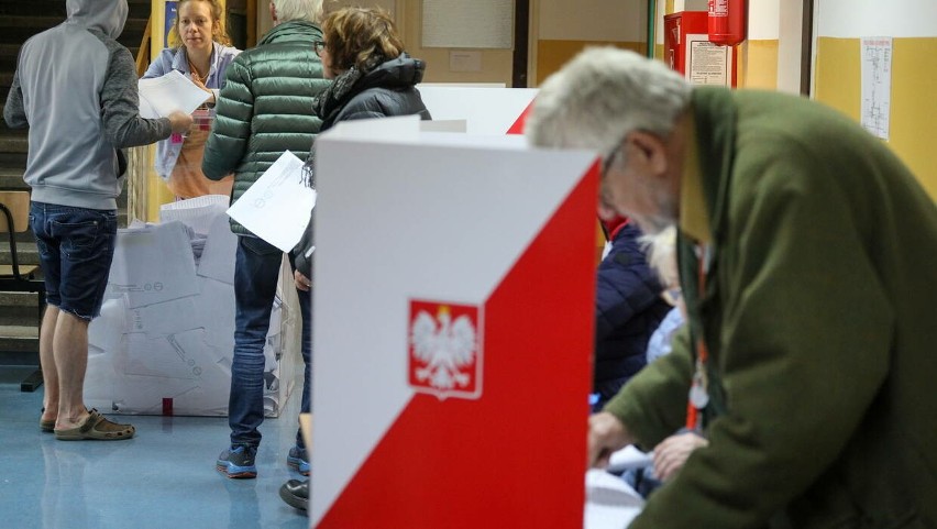 Kandydaci na wójta Rudy Malenieckiej w wyborach samorządowych 2024.  Kim są, co robią?