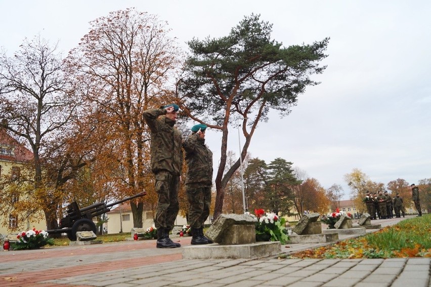 Żołnierze szczecińskiej "Dwunastki" oddali hołd Tym, którzy...