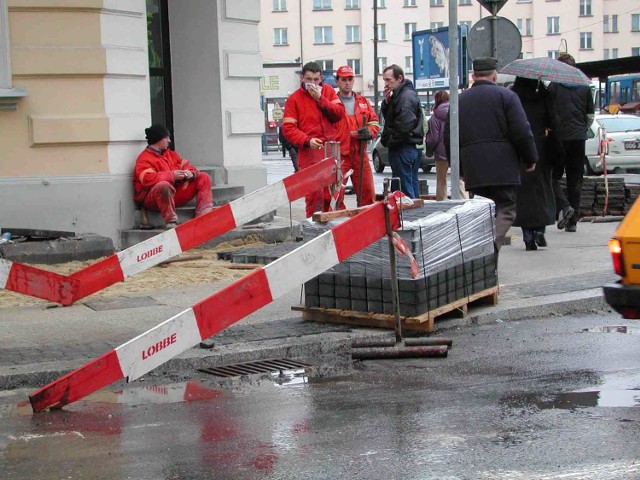 Na tempo prac narzekają mieszkańcy i kierowcy.