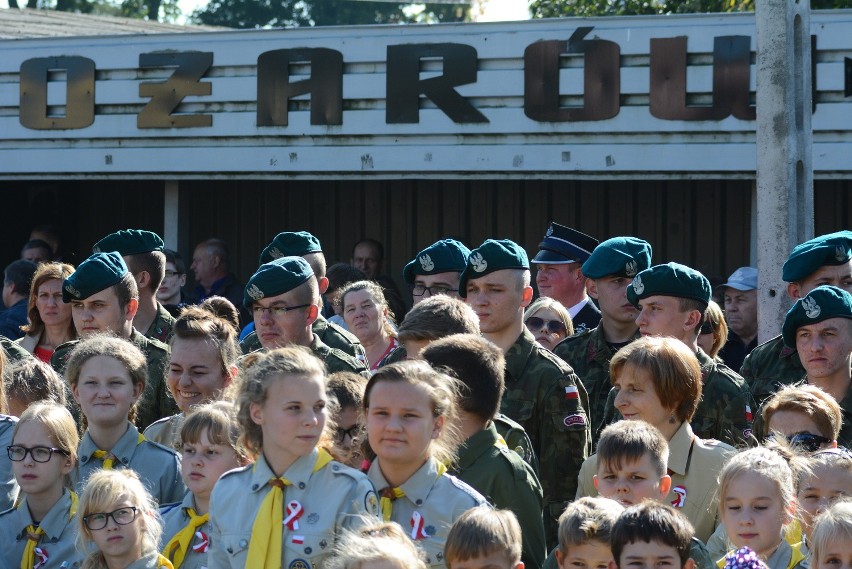 Odsłonięcie pomnika w Ożarowie