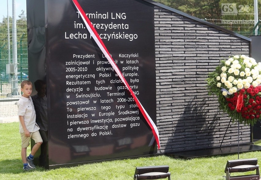 Terminal LNG w Świnoujściu od soboty nosi im. Lecha...