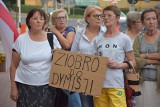 Protest Komitetu Obrony Demokracji pod Sądem Okręgowym w Częstochowie [ZDJĘCIA]. "Wolne Sądy - Zacznijmy od Zera"