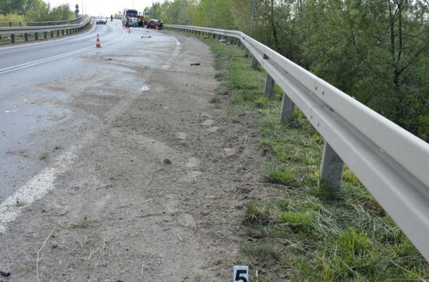 Kierujący BMW na łuku drogi nie dostosował prędkości,...