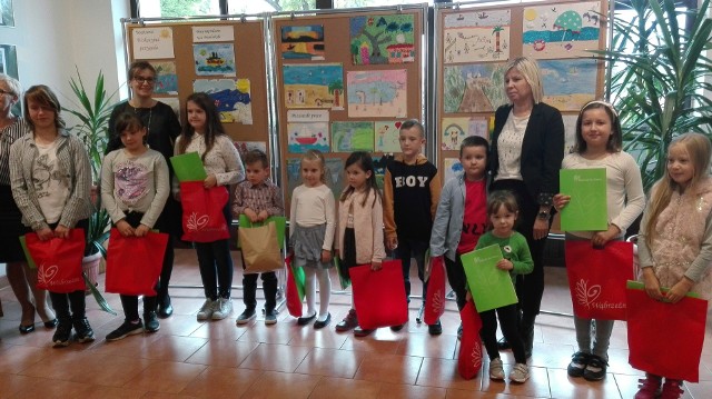 Dzieciom nagrody wręczono u organizatora, w Wąbrzeskim Domu Kultury