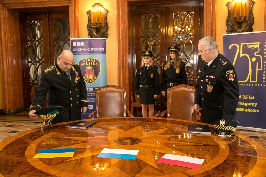 Podpisanie umowy pomiędzy krakowską a ukraińską strażą...