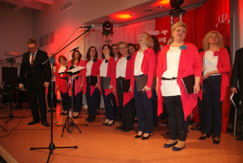Chór Vox Singers i Jerzy Zelnik dali popis w Nowinach (WIDEO, zdjęcia)