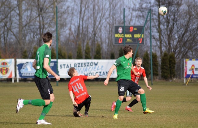 W sobotę trzeciego kwietnia Stal Stalowa Wola zagra mecz 27. kolejki grupy czwartej piłkarskiej trzeciej ligi z Jutrzenką Giebułtów. Sprawdź nasz przewidywany skład zielono-czarnych na ten pojedynek!