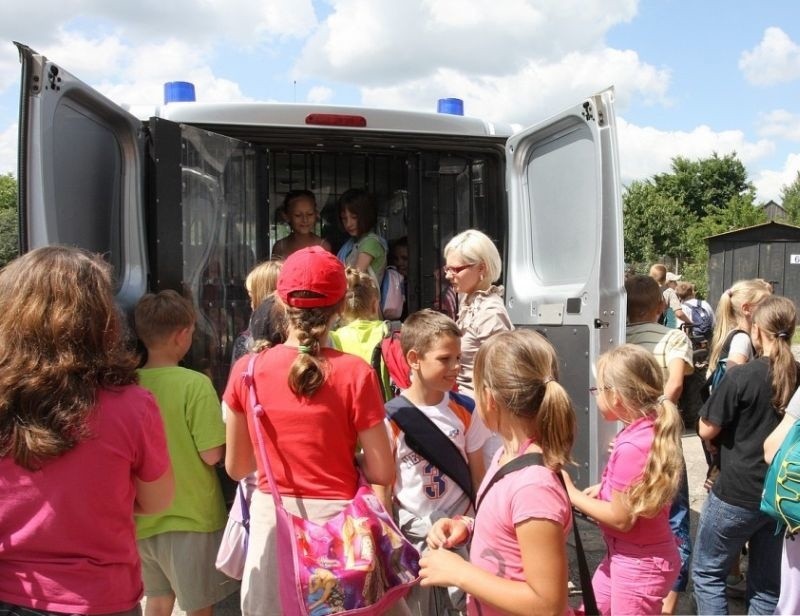 Dzieci odwiedziły policjantów (zdjęcia)
