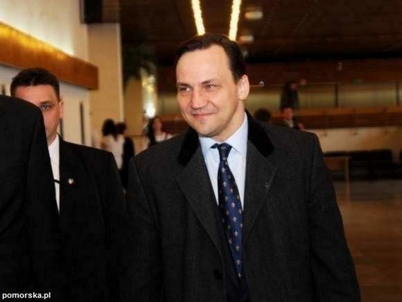 Radosław Sikorski używa swojego konta na Twitterze również w celach dyplomatycznych.