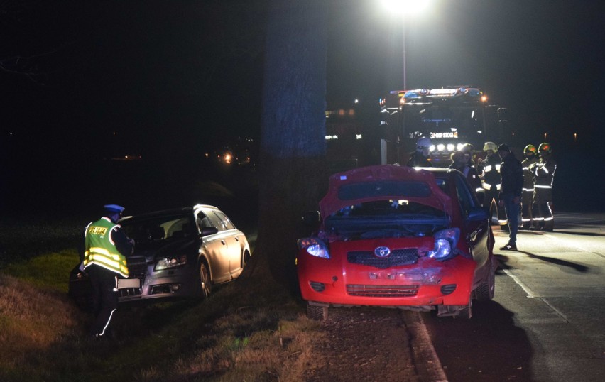 Wypadek na drodze nr 55 między Malborkiem a Tragaminem 20.12.2019. Dwie osoby ranne, kierowca pijany [zdjęcia]