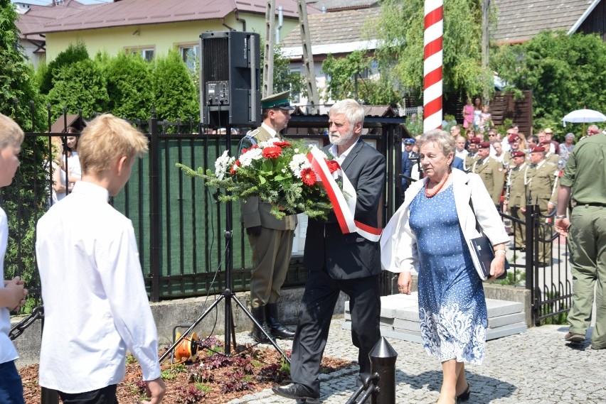 Hołd dla 30 ofiar pacyfikacji Radwanowic w miejscu kaźni hitlerowskiej. Wspomnienia bestialskiego mordu [ZDJĘCIA] 