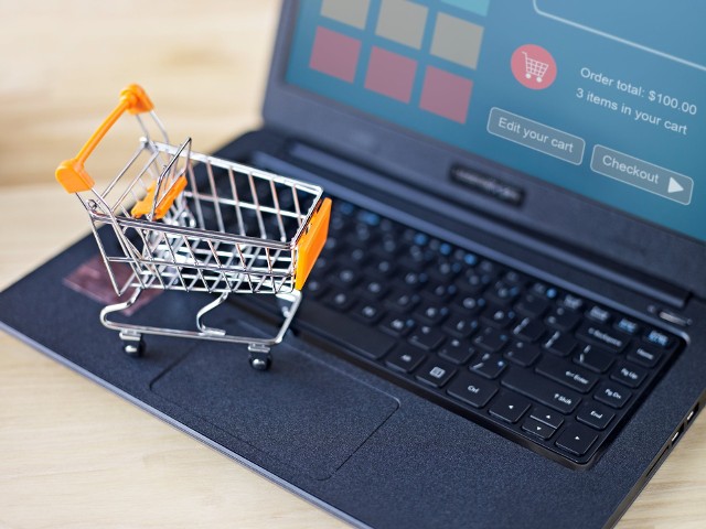 Biznes e-commerce na dwa sposoby: w swojej przestrzeni lub na zasadach dużych platform zakupowych