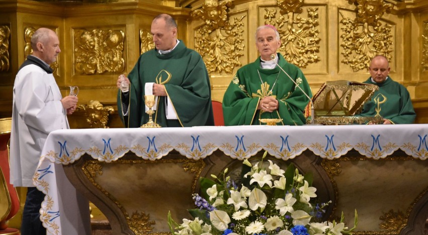 Mszy świętej w Bazylice Katedralnej w Kielcach przewodniczył...