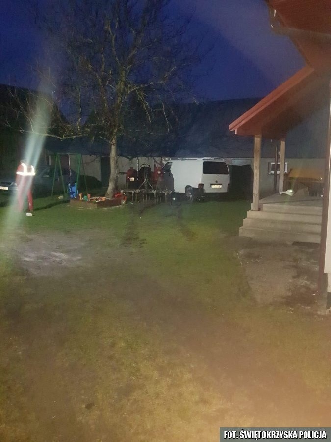 W gminie Szydłów pijany traktorzysta staranował ogrodzenie [ZDJĘCIA]