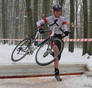 Mimo przebytego latem cewnikowania serca, strzelecki junior Janusz Lessnau wygrał w sobotę w Słubicach, a następnego dnia był drugi w Bieganowie. Teraz marzy o starcie w MŚ.