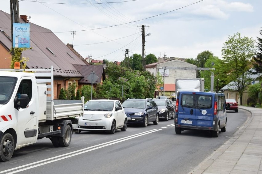 Ruch na drodze krajowej w Zabierzowie jest bardzo uciążliwy....