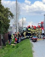 Gmina Zielonki. Wypadek na drodze krajowej nr 7 z udziałem samochodów ciężarowego i osobowego. Dwie osoby poszkodowane