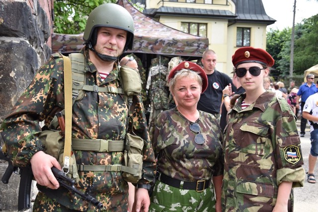 Ponad 20 grup rekonstrukcyjnych, pokazy walk rycerskich, zabytkowych samochodów militarnych, umundurowania i uzbrojenia oraz możliwość zwiedzania podziemnego, przeciwlotniczego schronu z nowymi wystawami. Tak wyglądał I Śląski Zlot Grup Rekonstrukcyjnych, który mogliśmy oglądać dzisiaj w Bytomiu – Miechowicach.