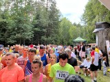 II Bieg Miejscami Pamięci w Osadzie Kochany cieszył się ogromnym zainteresowaniem. Do zawodów przystąpiło 150 biegaczy