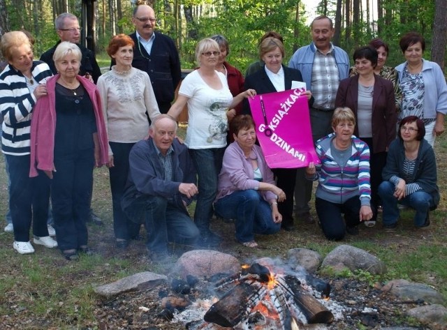 Na ognisku w Radkowie spotkali się członkowie i sympatycy Dyskusyjnych Klubów Książki, działających w Seceminie i Radkowie, w tym znani w środowisku lokalnym artyści.