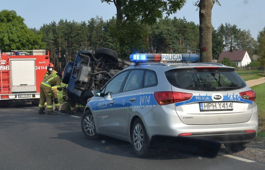 Wypadek w Zabrodziu na drodze krajowej 53. Auto w rowie. 12.09.2020. Zdjęcia