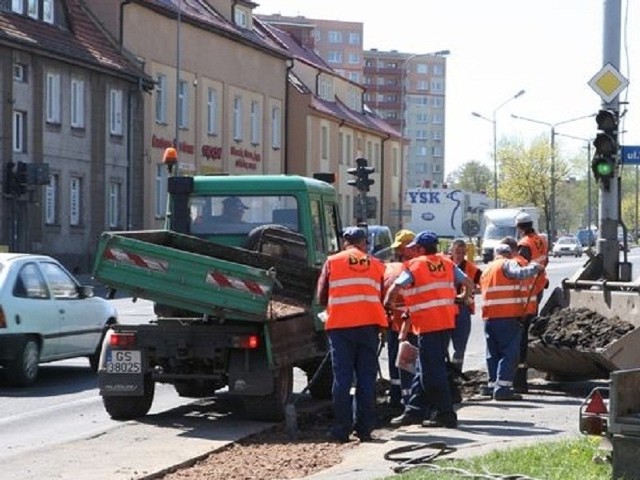 Łatanie dziur w słupskich ulicach.