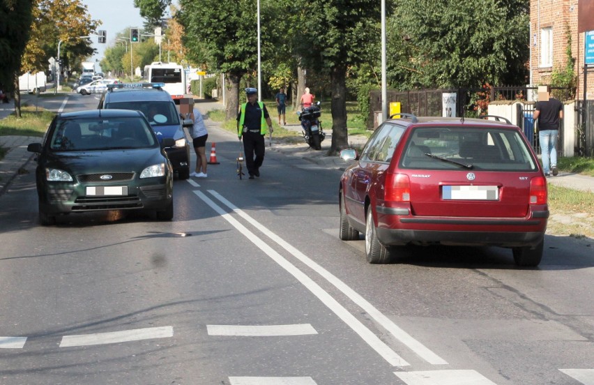 Potrącenie dziecka w Radomiu. Na ulicy Zbrowskiego w 11-latka uderzyła na pasach kierująca oplem. Chłopiec jechał na hulajnodze