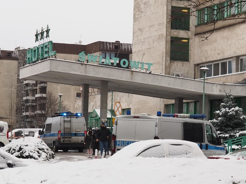 Tragedia w hotelu w centrum Łodzi. Zapalił papierosa w otwartym oknie i... wyskoczył! 