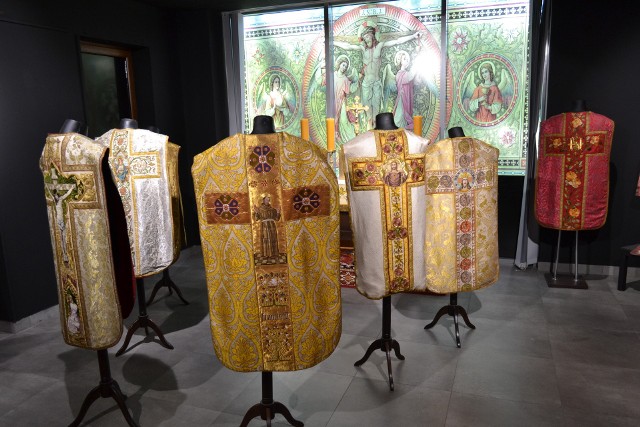 Wystawa "Ad altare" w skansenie w Chorzowie.