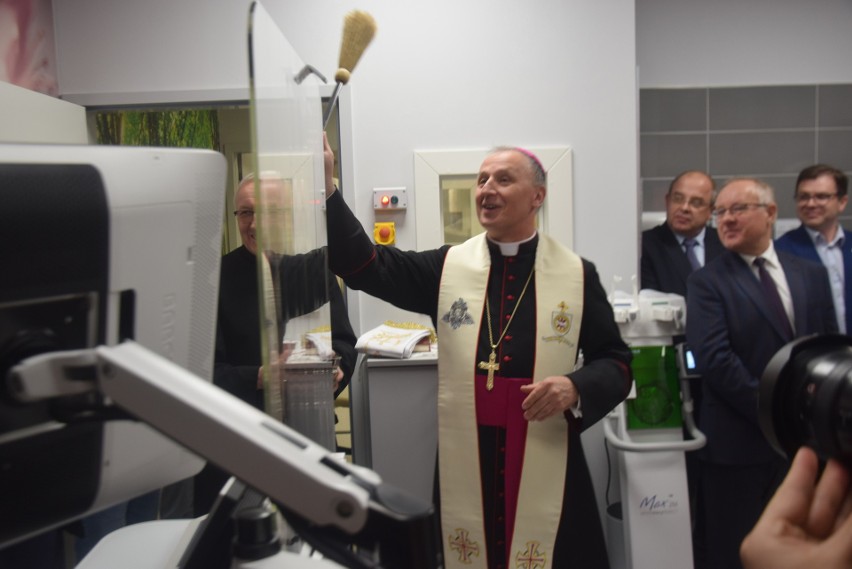 Biskup Marek Solarczyk poświęcił pracownie i...