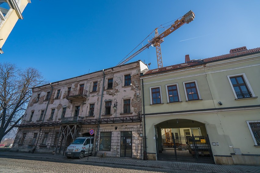 Nowy Sącz. Jezuici ruinę w centrum miasta zmienią w szkołę podstawową.