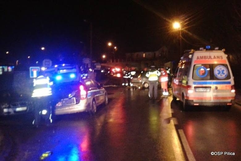 Śmiertelny wypadek w Pilicy! Kierowca zakleszczony w samochodzie