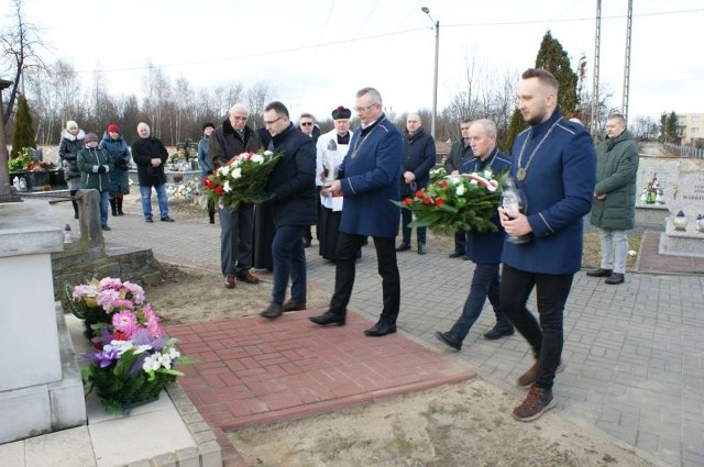 Po nabożeństwie w Skrzyńsku, zebrani, wraz z burmistrzem Przysuchy Tomaszem Matlakiewiczem, złożyli kwiaty pod pomnikiem czcząc pamięć żołnierzy Armii Krajowej.