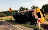 Wypadek w gminie Jastrzębia pod Radomiem. Cysterna z paliwem wylądowała w rowie. Były utrudnienia